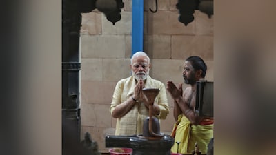 Prime Minister Narendra Modi offers prayers at Shri Vinayak Temple 