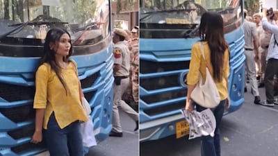 A video of a young woman standing in front of a bus during a protest at Delhi’s Jantar Mantar has gone viral (Image-X/@ojasbhandarii)