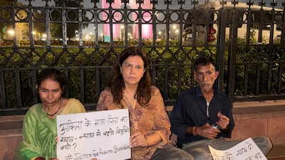 Ankita Bhandari's parents have been staging a sit-in protest at India Gate (Image credit: X/@Saurabh_MLAgk)