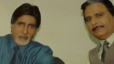 Baghban was directed by Ravi Chopra.