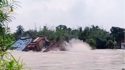 With the Gandak continuing to threaten embankments and large areas of Bihar remaining affected, attention is increasingly focused on the scale of the disaster and the adequacy of relief operations. (X/@WeatherMonitors)