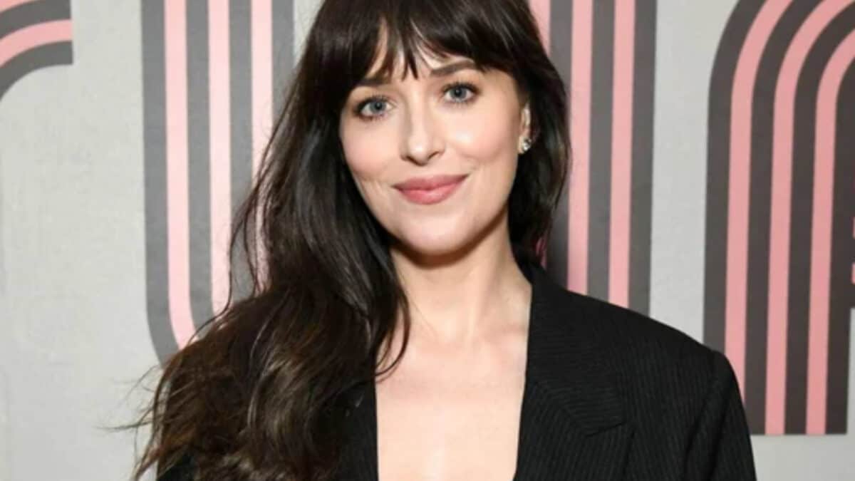 Dakota Johnson Jokes About Dating Musicians on SNL