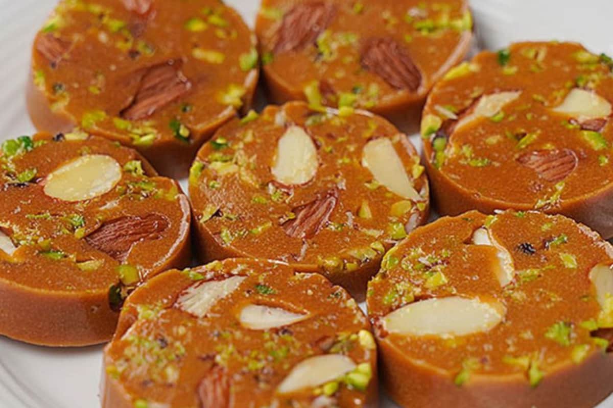 Step-By-Step Guide To Make Traditional North Indian Sohan Halwa