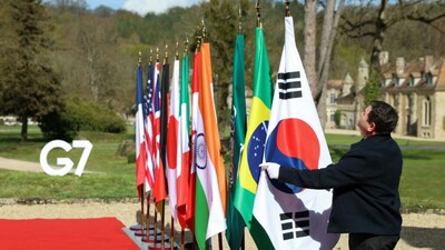 A staff member hangs the South Korea's national flag before the arrival of officials for a G7 Foreign Ministers' meeting in Cernay-la-Ville outside Paris. (AFP file photo)