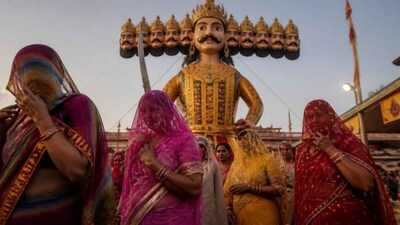 Dussehra Special: Why Women in Mandsaur Observe Ghunghat Before Ravana (Image: Canva/ AI generated)