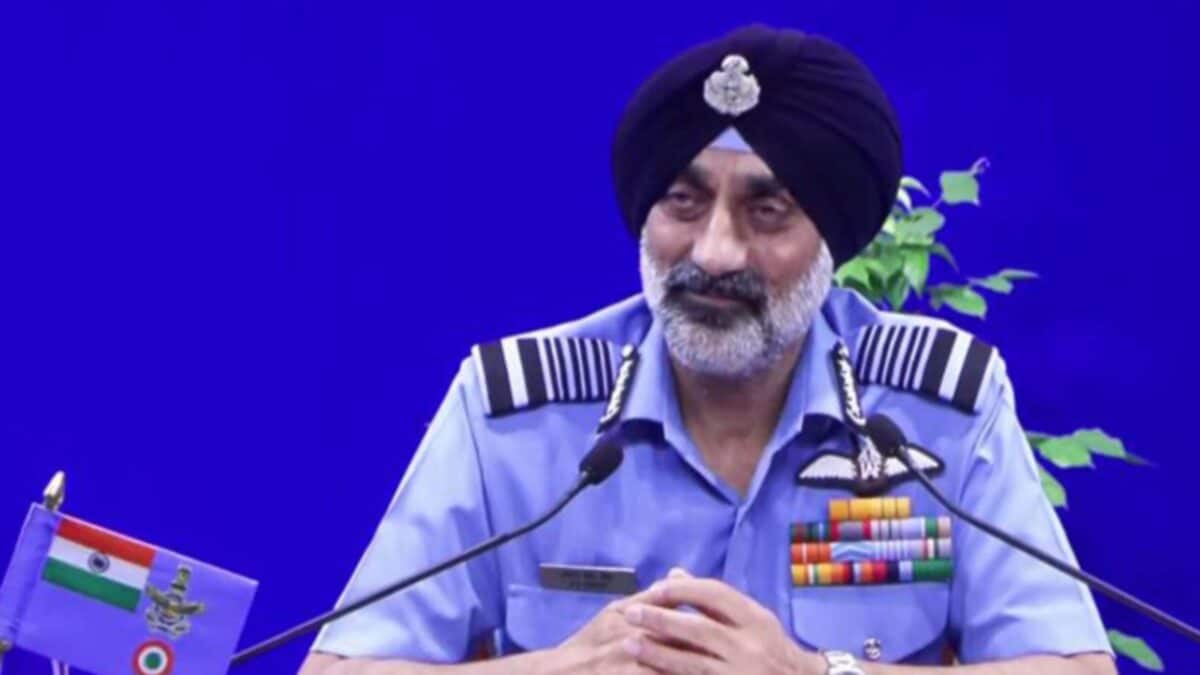 பாகிஸ்தான்-சீனா ஐந்தாம் தலைமுறை போர் விமானம்: இந்திய விமானப்படை தலைமை கவலை