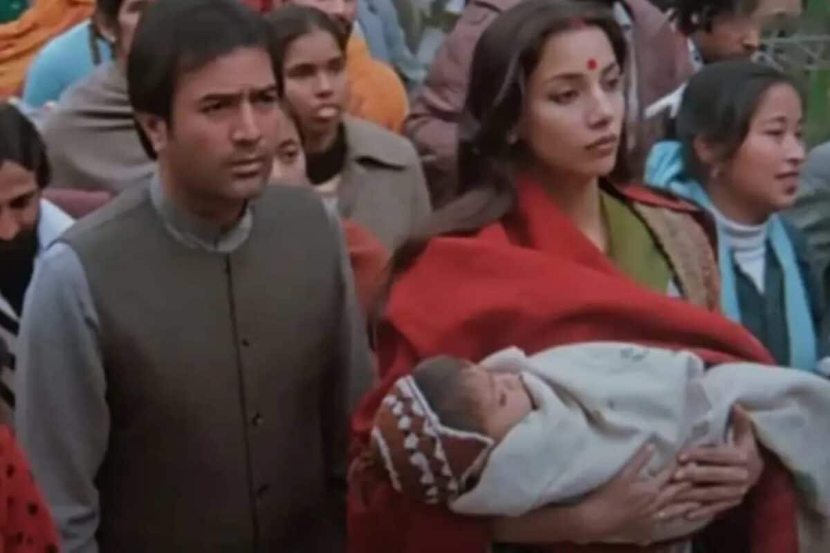 Maa Durga Songs: Popular Bollywood Devotional Songs To Listen To During Navratri, Which Bhajans Make The Perfect Playlist?