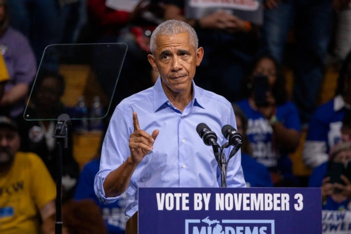 US Midterms: Obama Defends Cheesecake Factory Jibe At Trump, Calls GOP Reaction 'Phony Outrage'