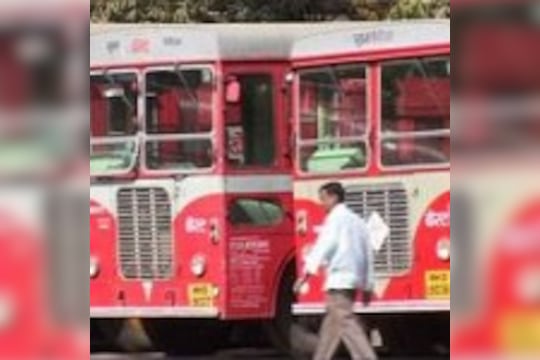 लॉकडाऊनच्या काळात बेस्ट कर्मचाऱ्यांचा कडक पवित्रा, 'सोमवारपासून एकही बस दिसणार नाही'