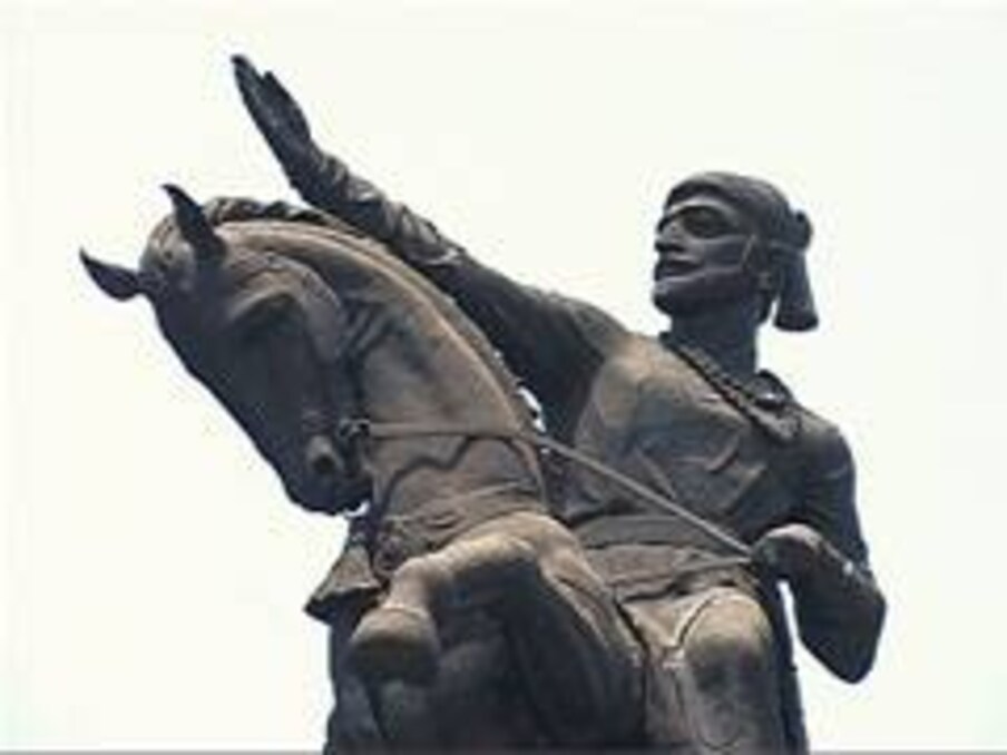 जर माणसाकडे आत्मशक्ती असेल तर तो पूर्ण विश्वासात विजयाचे पताके उभारू शकतो.