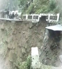 उत्तराखंडमध्ये महाप्रलयानंतर.. उत्तराखंडमध्ये महाप्रलयानंतर..