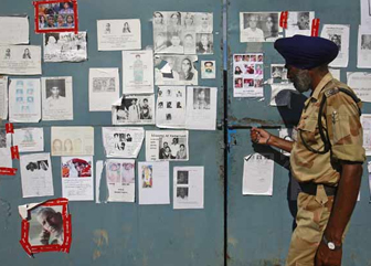 महाप्रलयातील बळींवर सामूहिक अंत्यसंस्कार सुरू