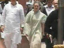 सोनियांची बोधगयेला भेट 