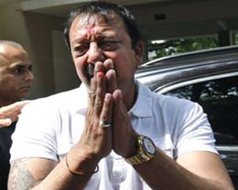 संजय दत्तची शिक्षा कमी होणार?,केंद्राची सरकारला विचारणा