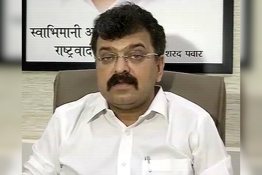 सदानंद मोरेंना धमकीची गृह खात्याने दखल घ्यावी -आव्हाड