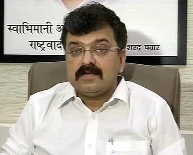 सदानंद मोरेंना धमकीची गृह खात्याने दखल घ्यावी -आव्हाड