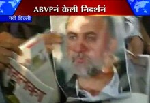 तेजपाल यांच्याविरुद्ध निदर्शनं 