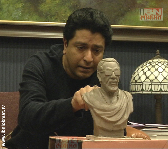 'बाळासाहेब' राज यांच्या घरी !