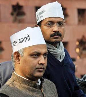 'आप' सोमनाथ भारतींच्या पाठीशी