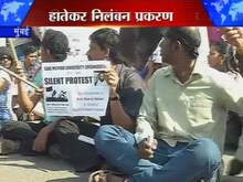 प्रा. हातेकरांवरच्या कारवाईच्या विरोधात विद्यार्थांचे मूक आंदोलन