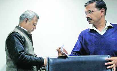 'आप'ची पंचाईत, भारतींच्या राजीनाम्यासाठी दबाव वाढला