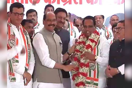 शिवबंधनाचा धागा तुटला, वाकचौरे काँग्रेसमध्ये !