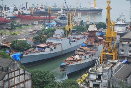 पुन्हा अपघात ; 'INS कोलकाता'वर गॅसगळती, 1 ठार