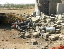  गारांमुळे घरांची पडघड 