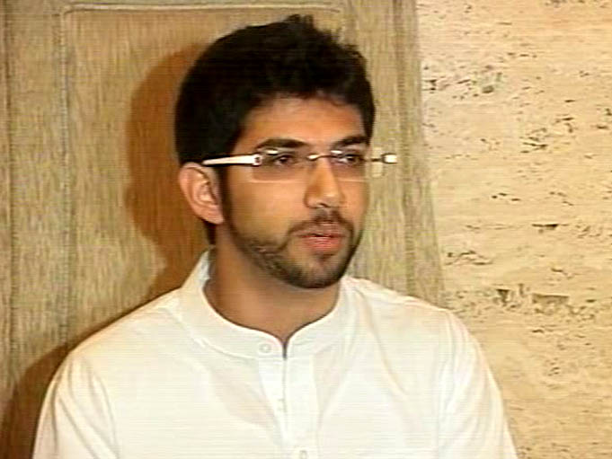 राज ठाकरेंचं मानसिक संतुलन बिघडलंय -आदित्य ठाकरे