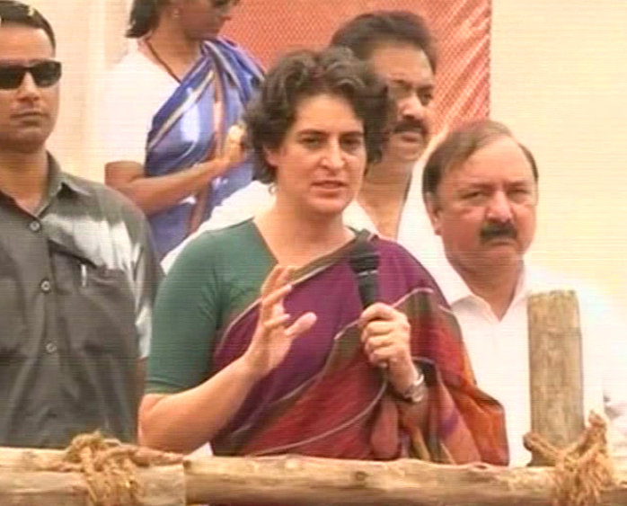 यूपी विधानसभा निवडणुकीसाठी काँग्रेसच्या हालचाली सुरु, प्रियंका गांधी सक्रिय