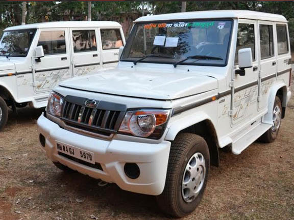 सिंधुदुर्गच्या आखाड्यात रुतले 'बोलेरो'चे चाक !