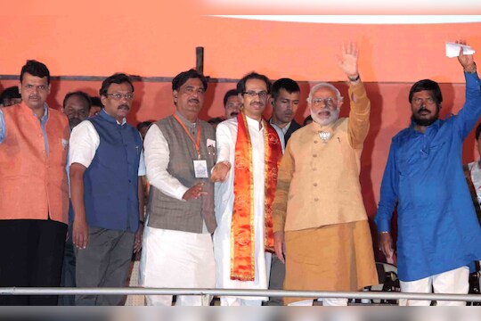 शरद पवार हे भ्रष्टाचाराचे महामेरू -उद्धव ठाकरे 