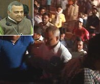 सोमनाथ भारतींना भाजप कार्यकर्त्यांकडून बेदम मारहाण