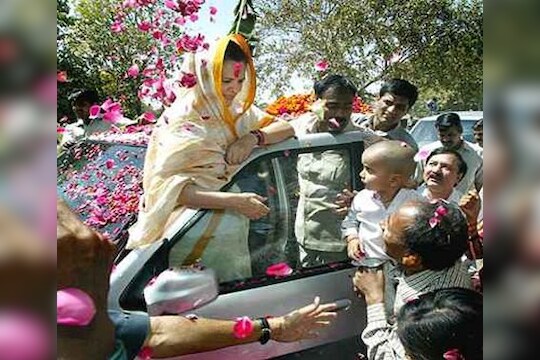 सोनिया गांधींचा रायबरेलीतून अर्ज दाखल