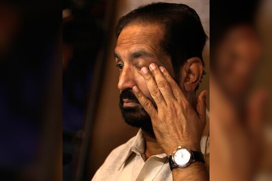 'खिलाडी' हताश, 'मी अनलकी,चव्हाण लकी'!  