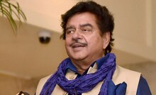  'तरुण असणे पुरेसं नाही'