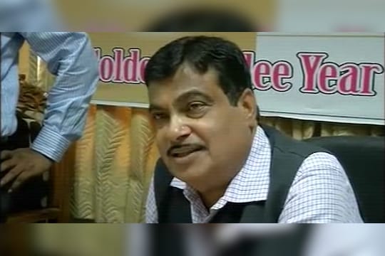 कलम 370 मुळे काश्मीरच्या विकासात अडथळा -गडकरी