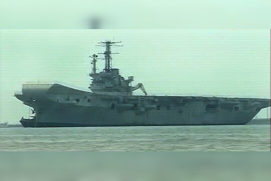 INS विक्रांत निघाली अखेरच्या 'प्रवासा'कडे !