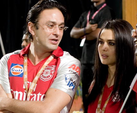 प्रीती-वाडियामध्ये बिनसलं, विनयभंग प्रकरणी FIR दाखल