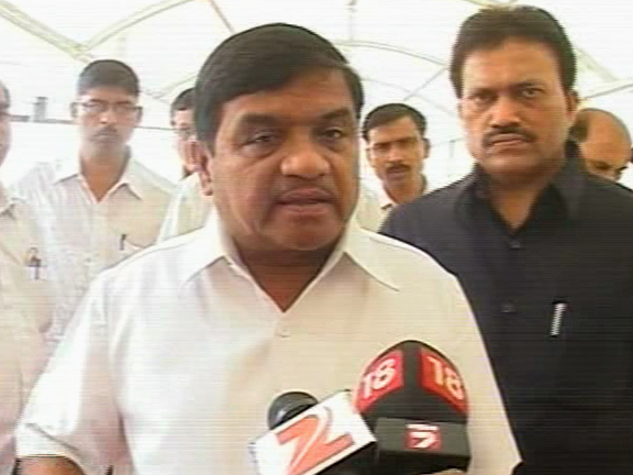 बलात्काराबद्दलचं आर. आर. पाटील यांचं विधान हे संवेदनहीनतेचा नमुना आहे का ?