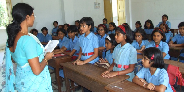 कौतुकास्पद! कोरोनाविरोधातील लढाईसाठी आता महाराष्ट्रातील गुरुजींनी घेतला पुढाकार