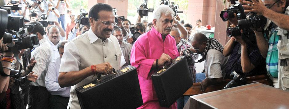 मोदी सरकारची 'हायटेक' एक्स्प्रेस सुसाट