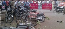 पुण्यात दुचाकीमध्ये स्फोट, 3 जखमी