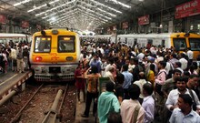 मध्य रेल्वेची वाहतूक पुन्हा विस्कळीत 