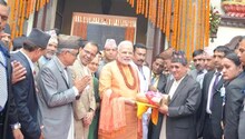 पंतप्रधान नरेंद्र मोदींनी पशुपतीनाथ मंदिरात केली पूजा 
