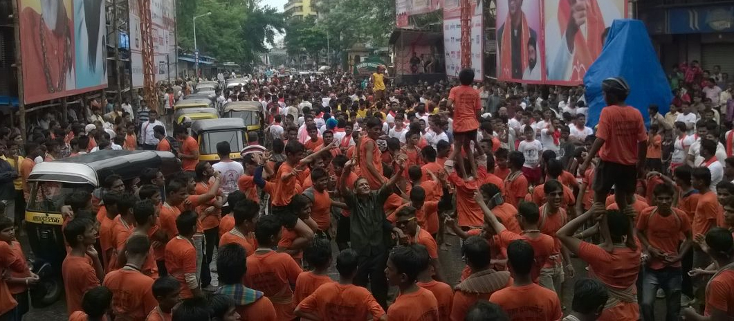 थरांचा थरार अन् अवघी मुंबापुरी गोविंदामय