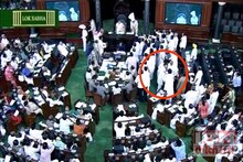 लोकसभाध्यक्षा पक्षपाती; लोकसभेत राहुल गांधी आक्रमक