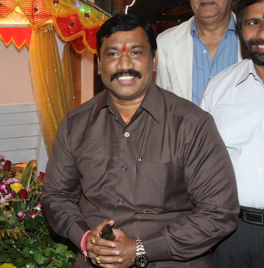 ठाण्याच्या महापौरांचा फतवा, आधी मॅरेथॉननंतर बाप्पासाठी मंडप !