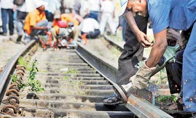 ट्रॅकला तडे गेल्याने मध्य रेल्वेची वाहतूक पुन्हा विस्कळीत