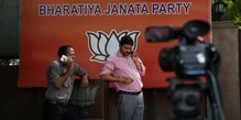 'याचं काय करायचं..?' 'याचं काय करायचं..?'